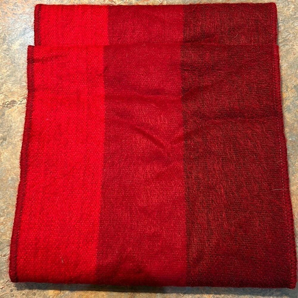 Alpaca Scarf Red Ombré - Picture 5 of 5